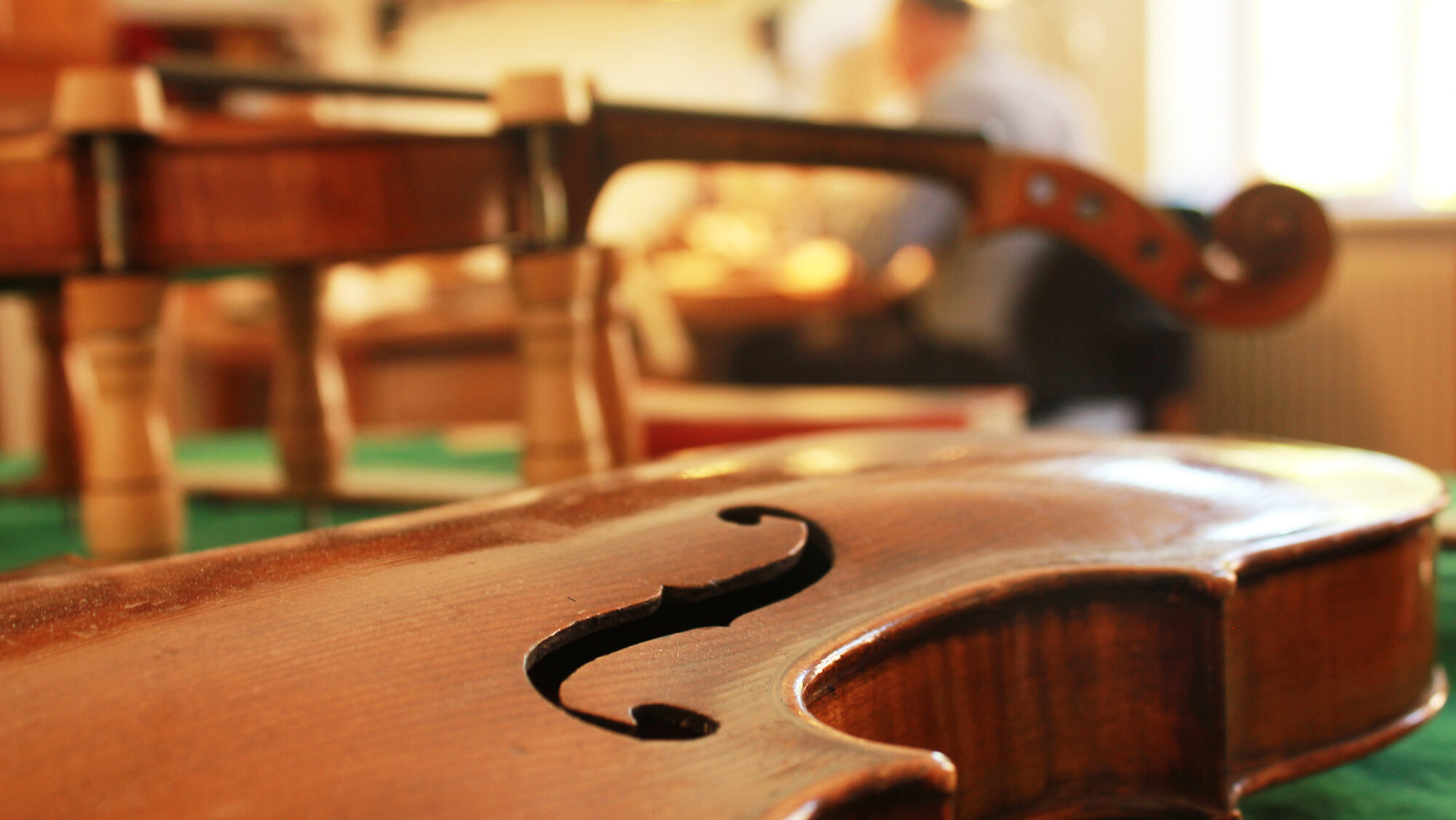 Violinbygger, værksted, reperation i København